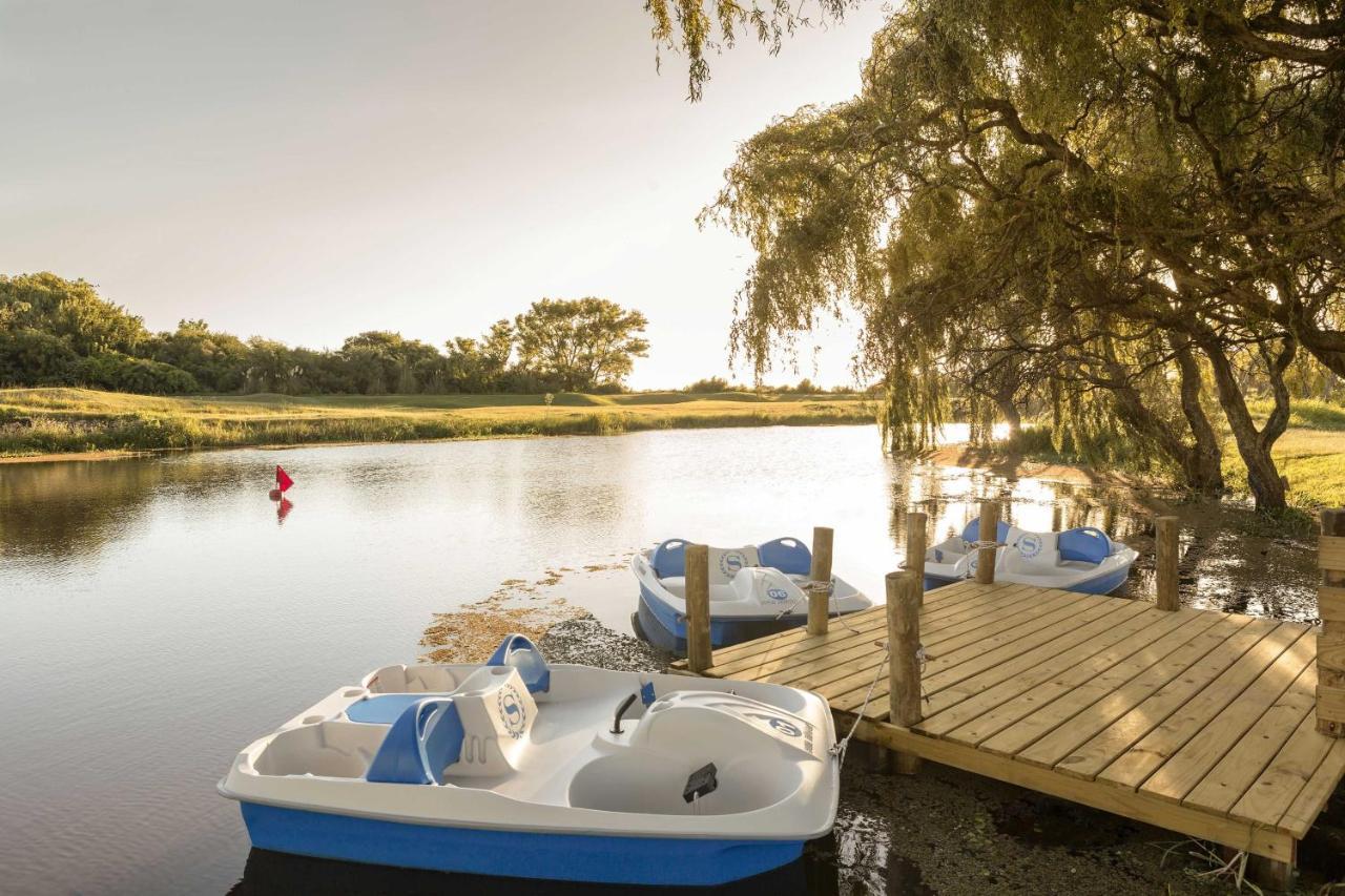 Sheraton Colonia Golf & Spa Resort Colonia del Sacramento Eksteriør bilde The lake at the park