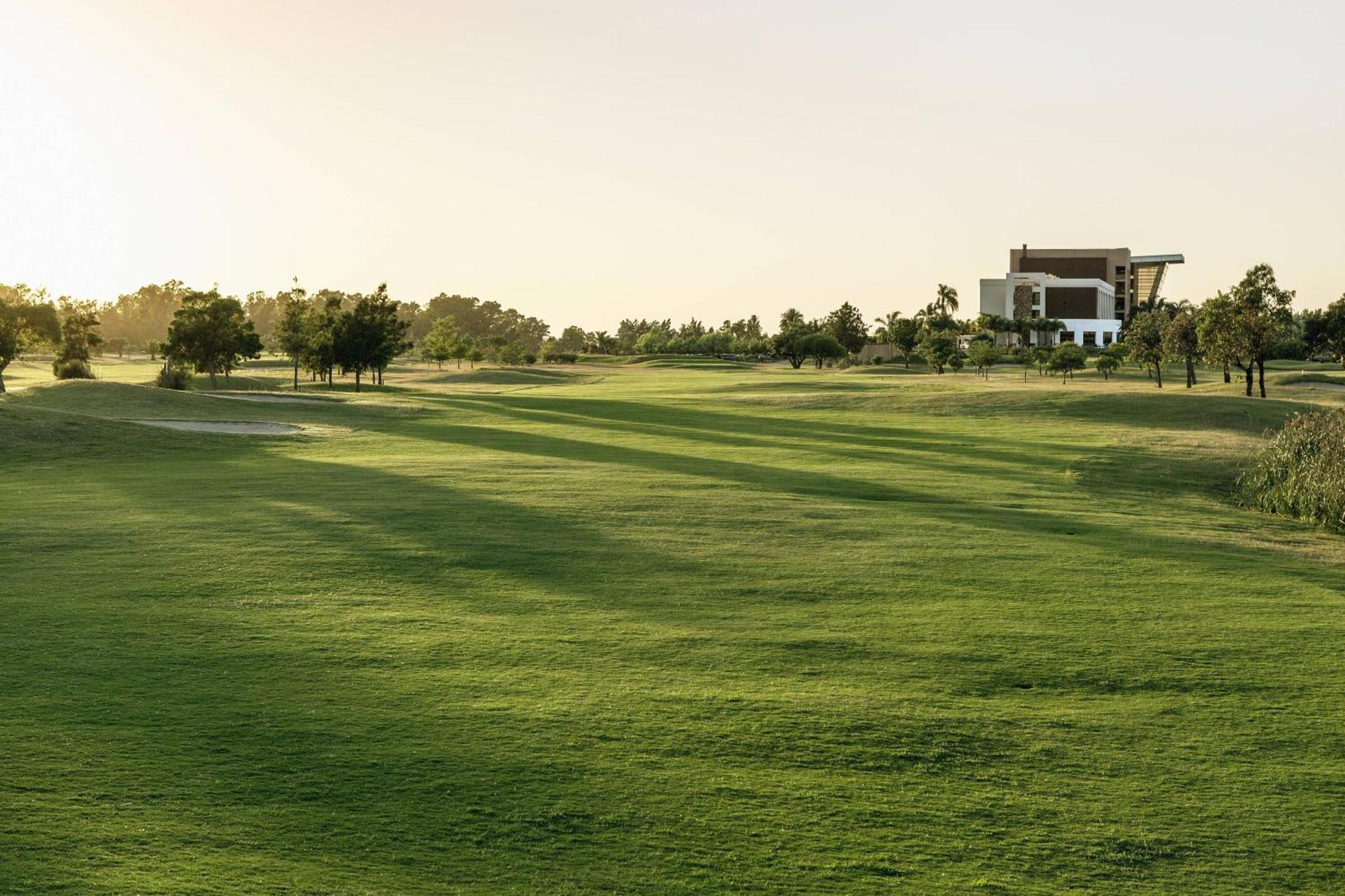 Sheraton Colonia Golf & Spa Resort Colonia del Sacramento Eksteriør bilde A view of the golf course at the University of Texas at San Antonio