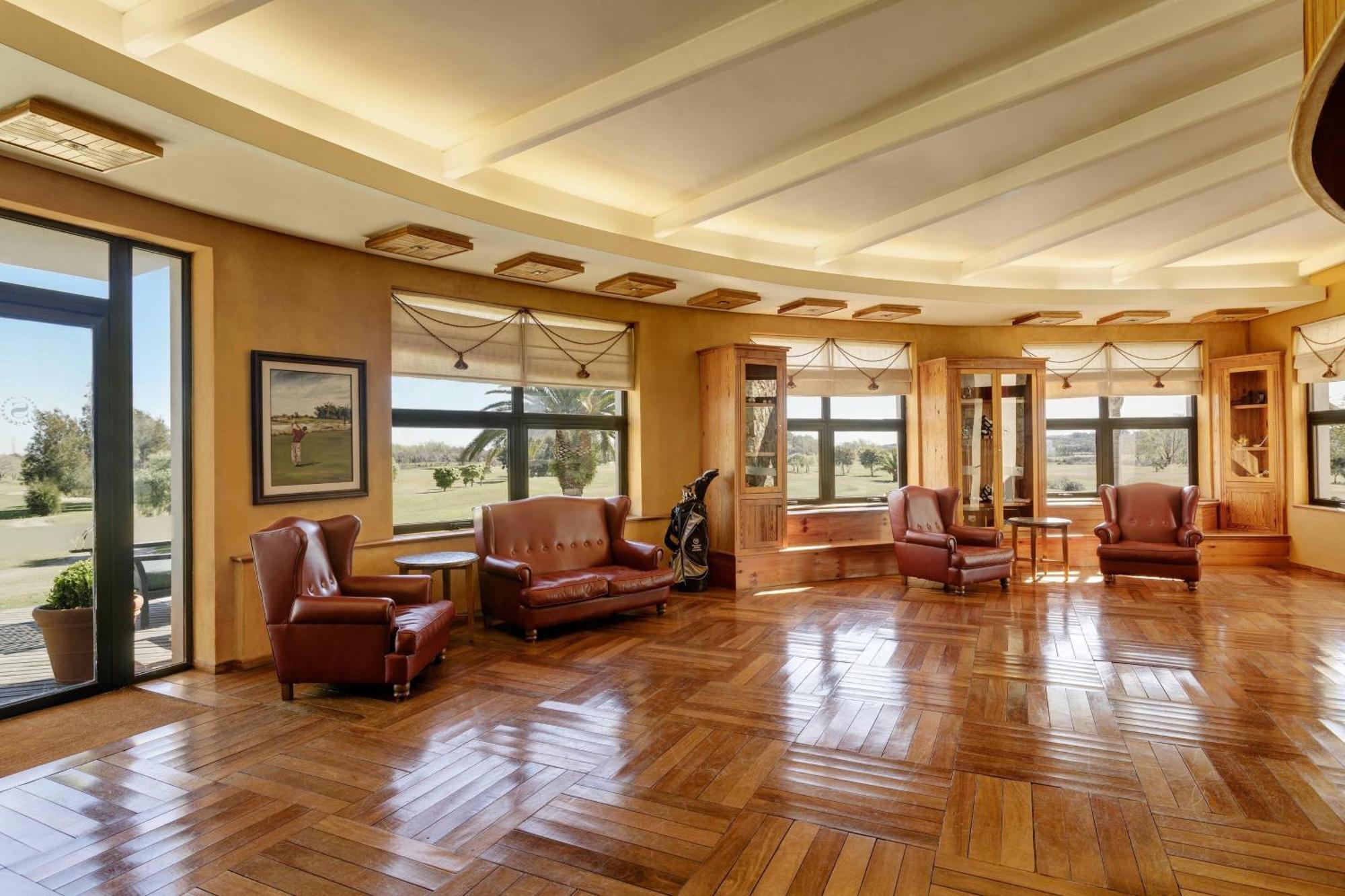 Sheraton Colonia Golf & Spa Resort Colonia del Sacramento Eksteriør bilde Clubhouse interior