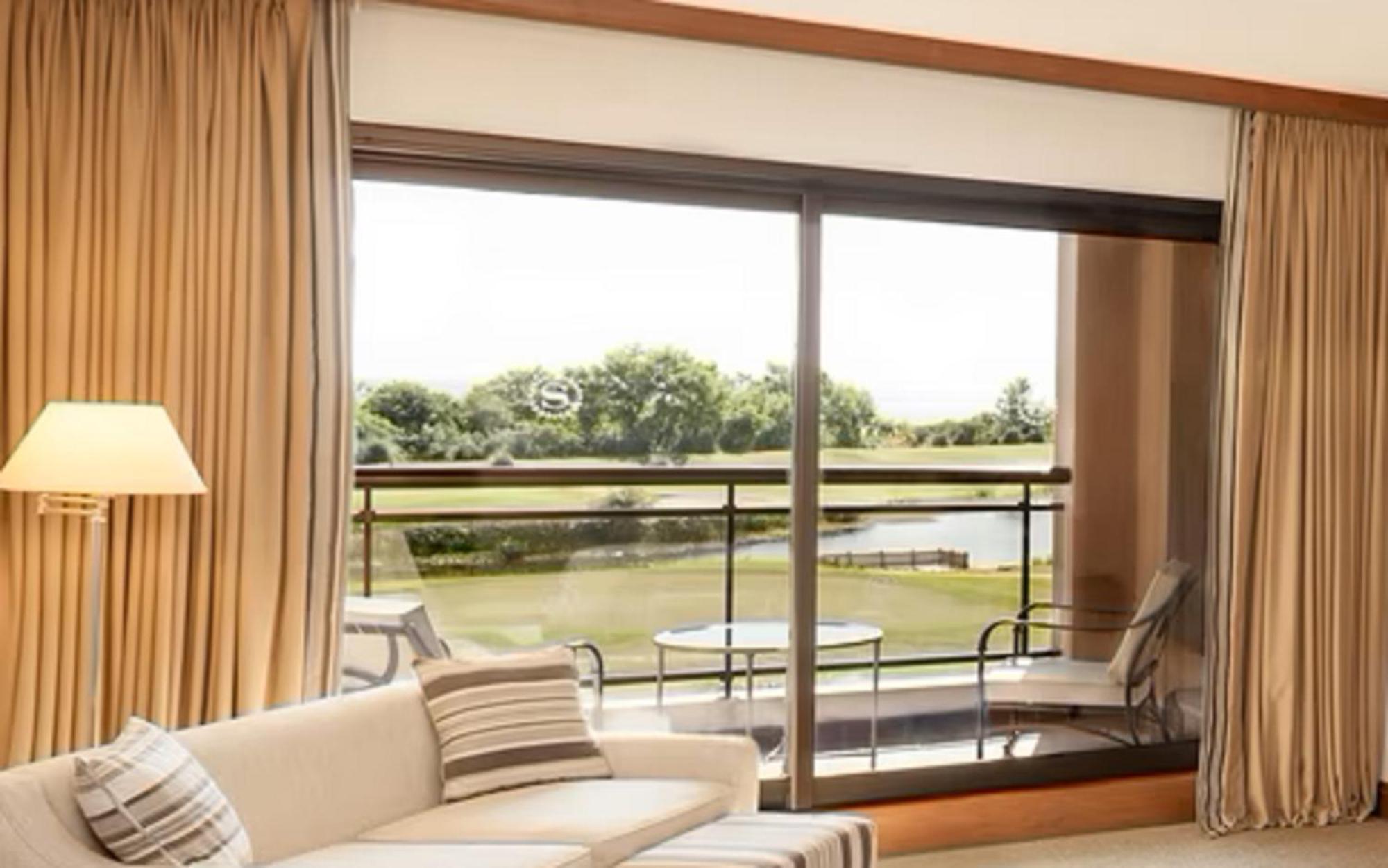 Sheraton Colonia Golf & Spa Resort Colonia del Sacramento Eksteriør bilde A view of the golf course from a suite