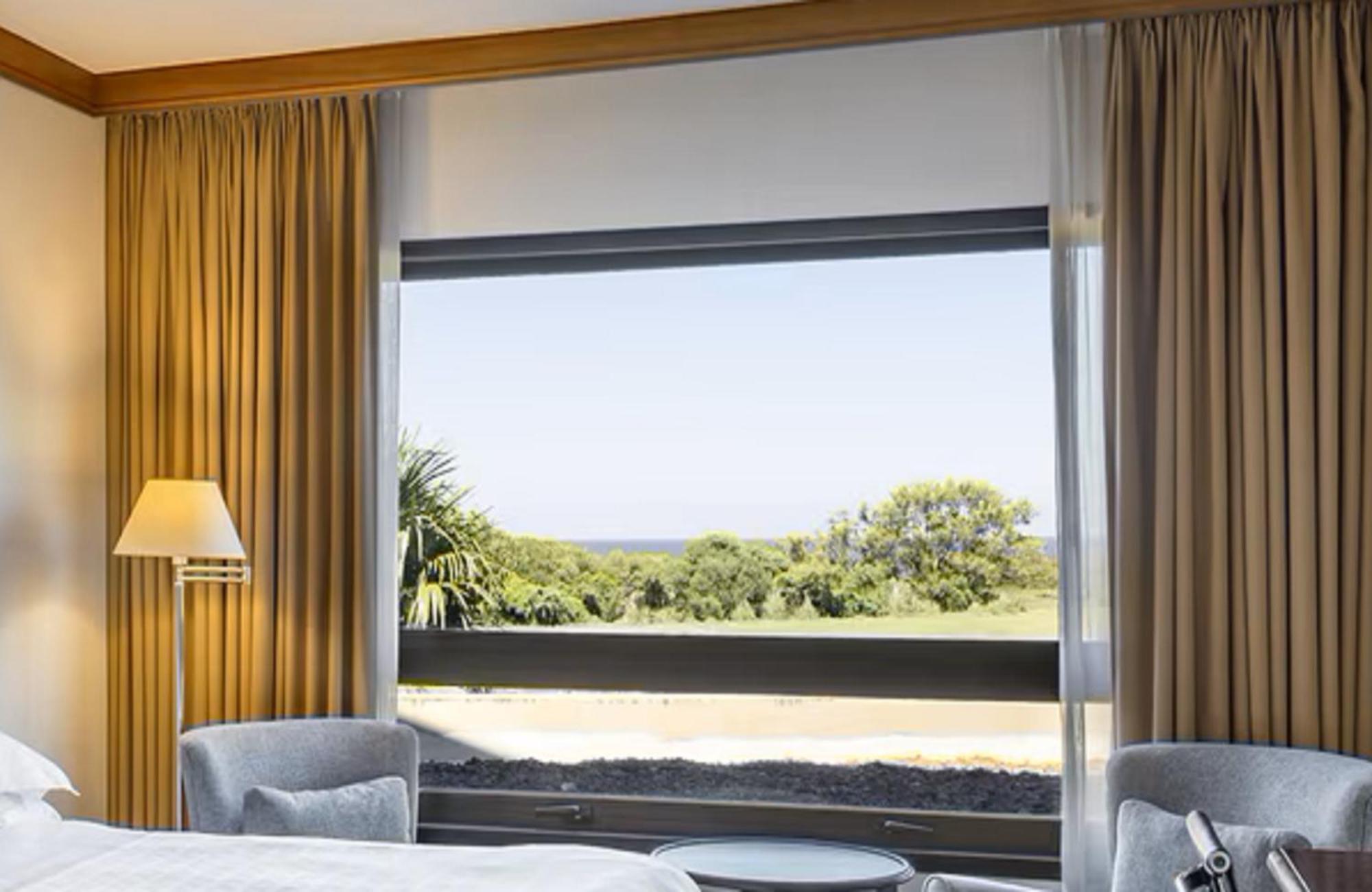 Sheraton Colonia Golf & Spa Resort Colonia del Sacramento Eksteriør bilde A window with a roller blind