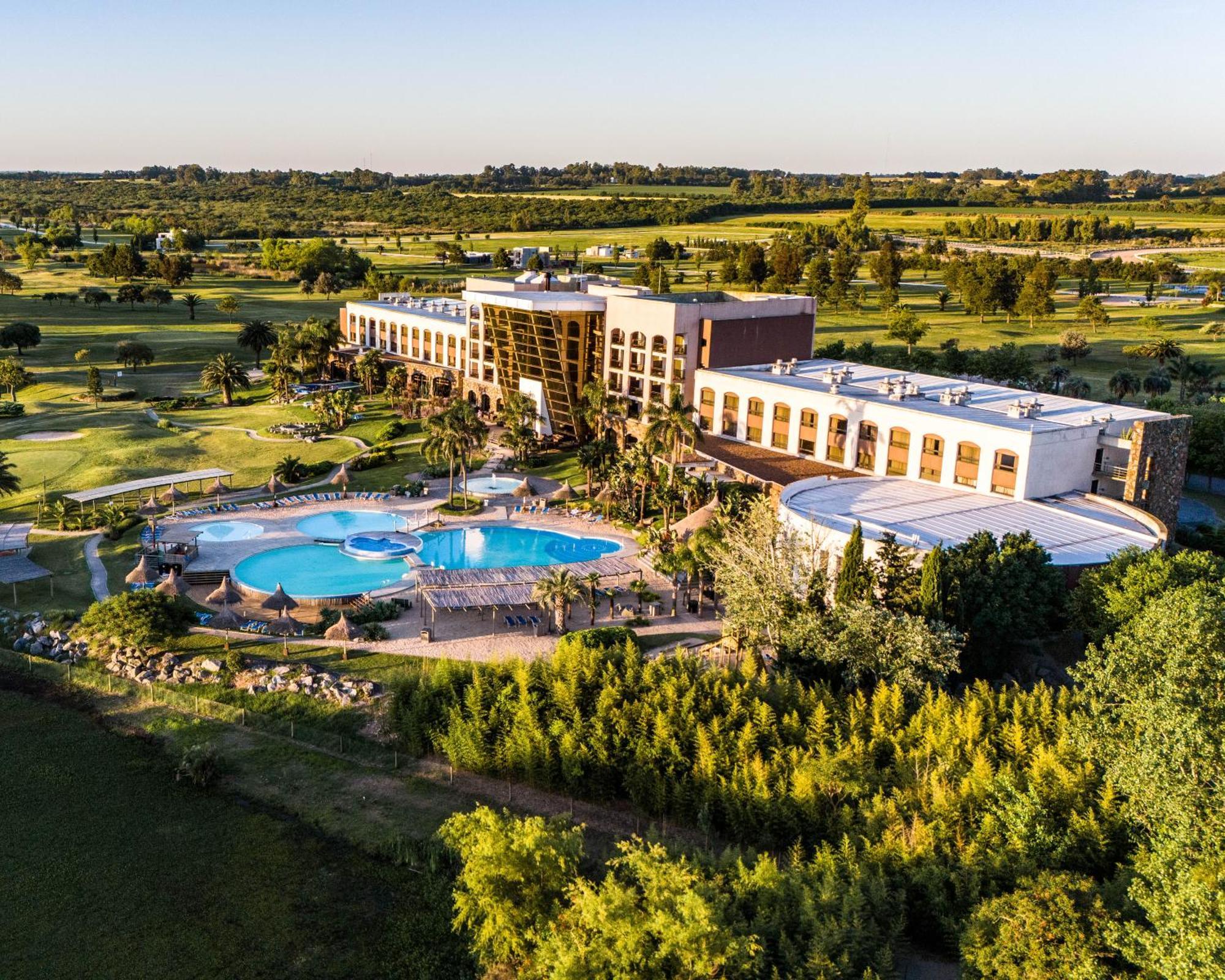 Sheraton Colonia Golf & Spa Resort Colonia del Sacramento Eksteriør bilde Aerial view of the hotel