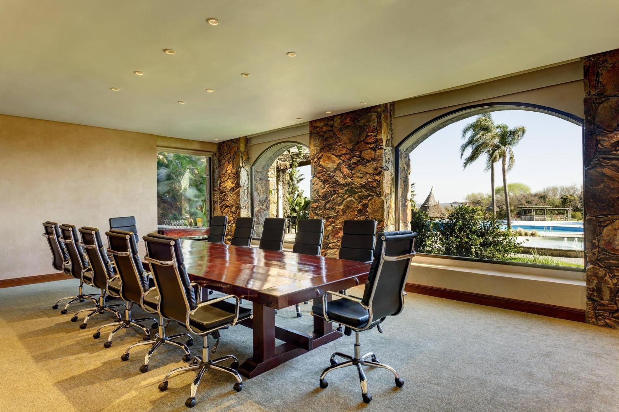 Sheraton Colonia Golf & Spa Resort Colonia del Sacramento Eksteriør bilde Boardroom at the Arizona Inn