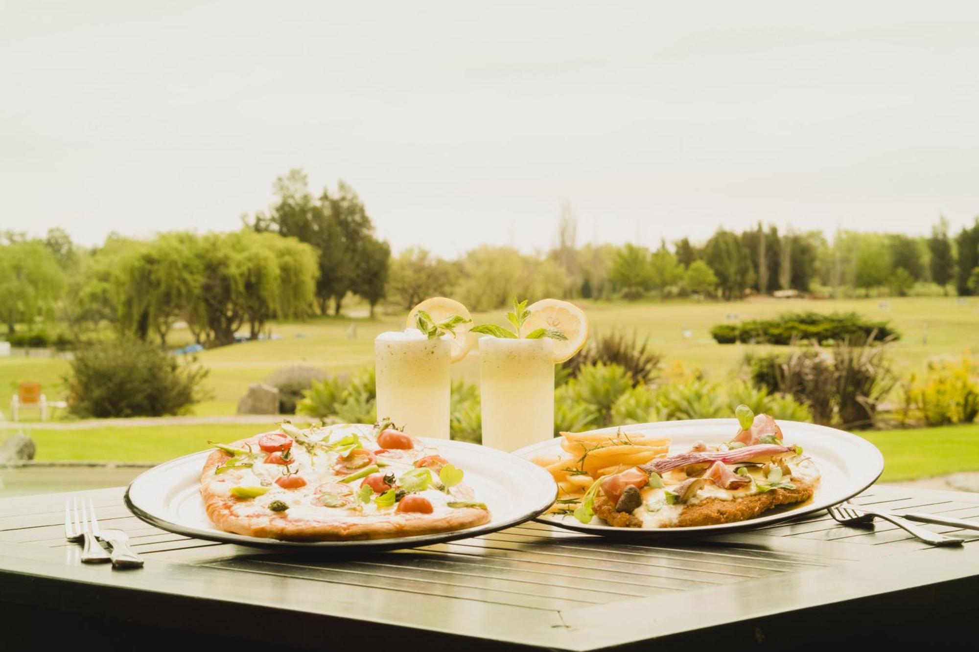 Sheraton Colonia Golf & Spa Resort Colonia del Sacramento Eksteriør bilde A view of the golf course from the restaurant
