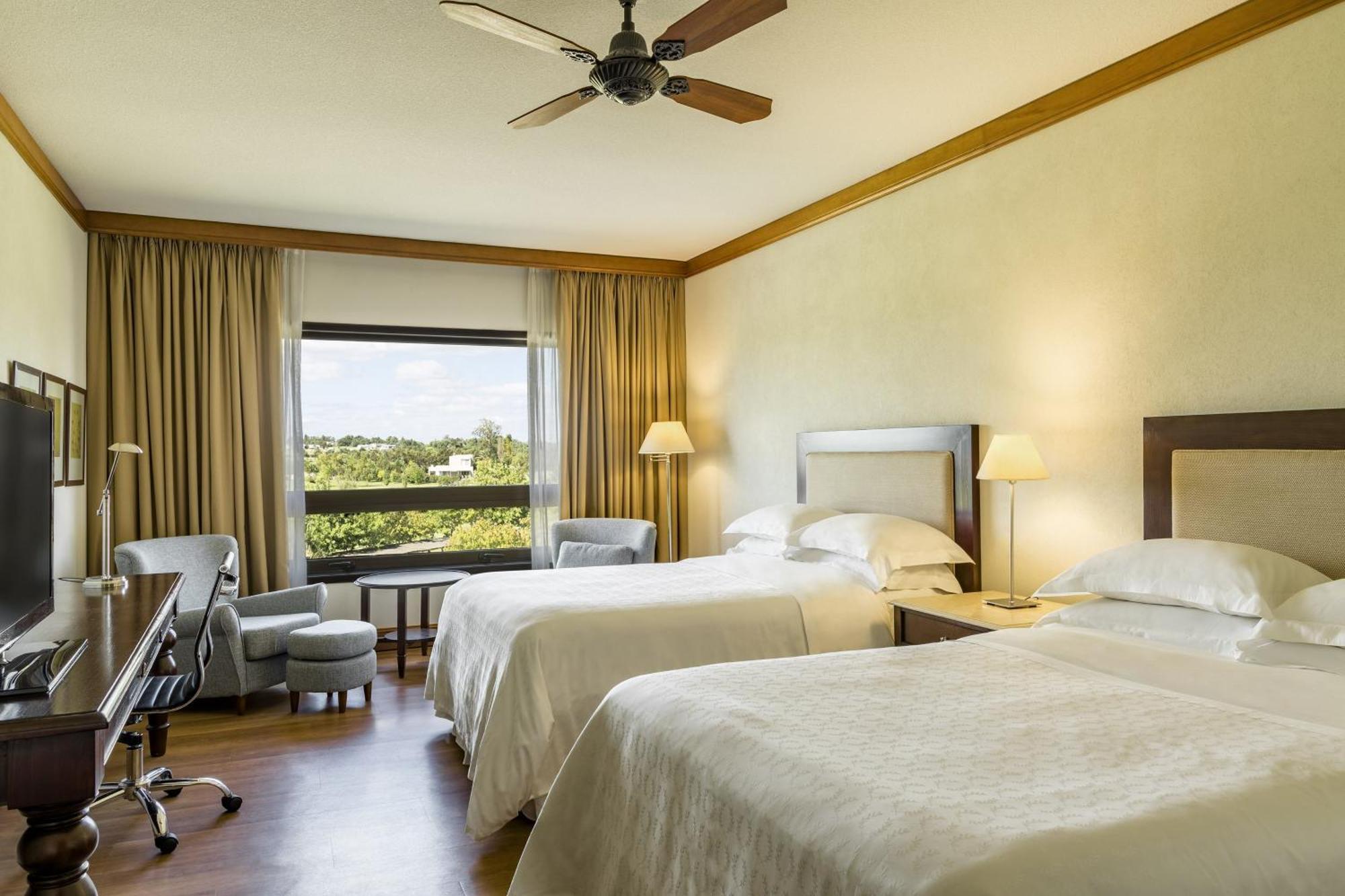 Sheraton Colonia Golf & Spa Resort Colonia del Sacramento Eksteriør bilde A guest room at the Hilton San Diego Bayfront