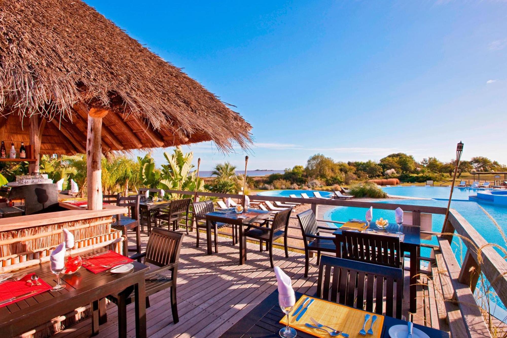 Sheraton Colonia Golf & Spa Resort Colonia del Sacramento Eksteriør bilde The pool at the resort