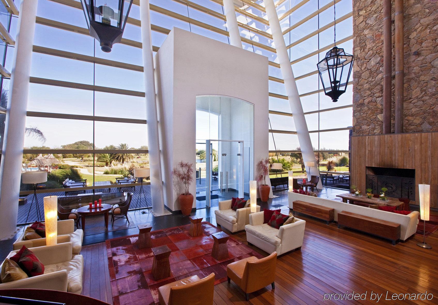 Sheraton Colonia Golf & Spa Resort Colonia del Sacramento Interiør bilde Interior of the clubhouse