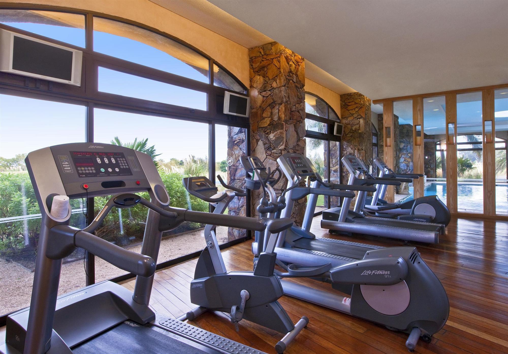 Sheraton Colonia Golf & Spa Resort Colonia del Sacramento Eksteriør bilde A gym at a hotel