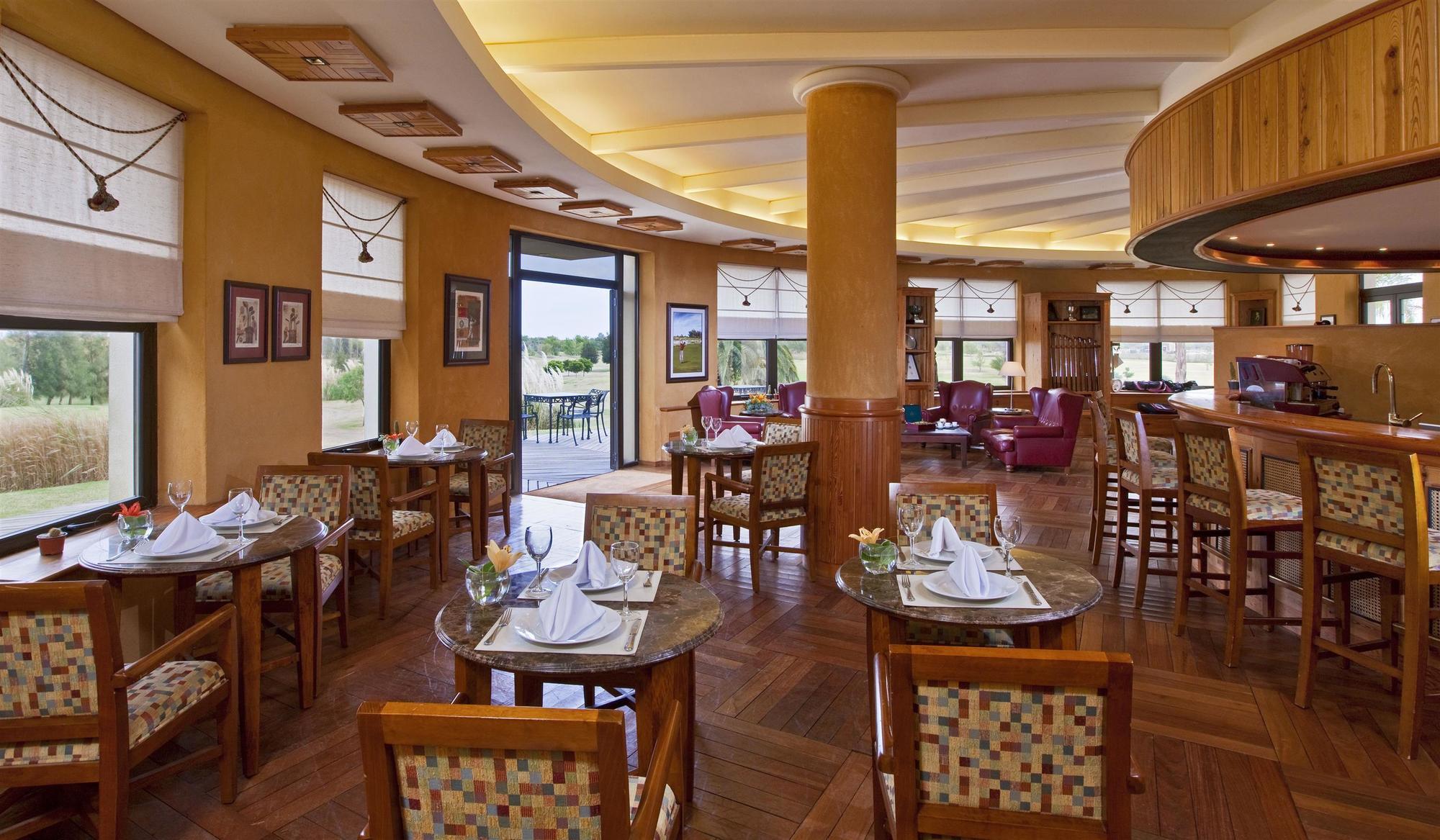 Sheraton Colonia Golf & Spa Resort Colonia del Sacramento Eksteriør bilde Club House